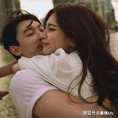 探索世界的妹子试吃奇葩零食“甘蔗干”,这真的可以吃吗?根本咬不动啊!蜗牛
